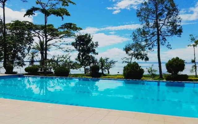Pearl Gardens Beach Resort Kalangala