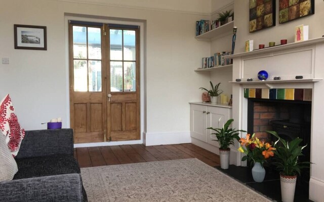 10 Bedroom Home In Glastonbury Beautiful Garden