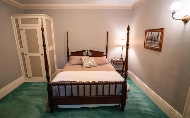 McCloud Hotel