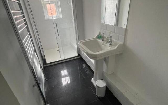 Lovely 2 Bedroom Flat Wifi Close to the beach