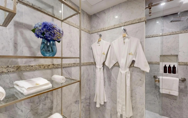 Marquis Sky Suites