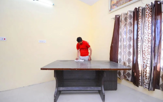 Gursimran Complex By OYO Rooms