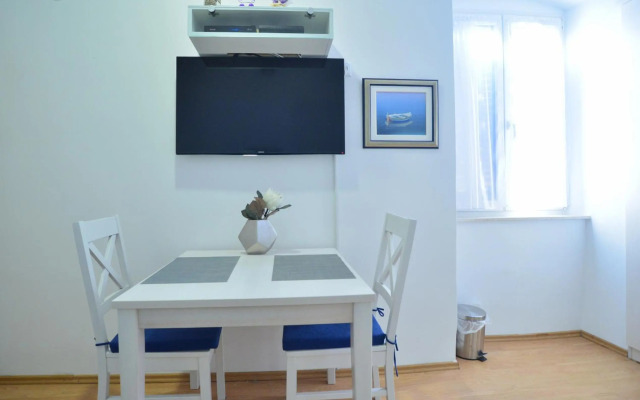 Split Center Room Helena