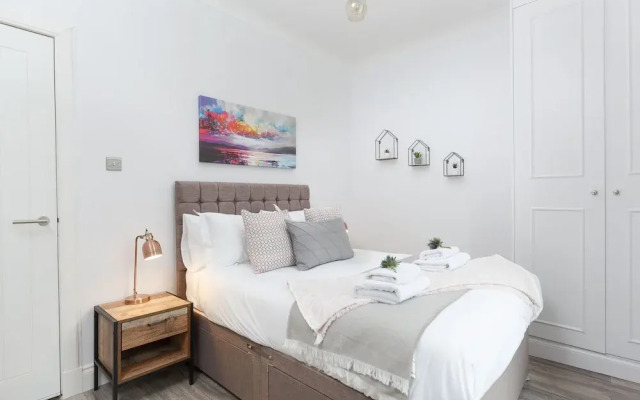 Dollar Apartments at 39