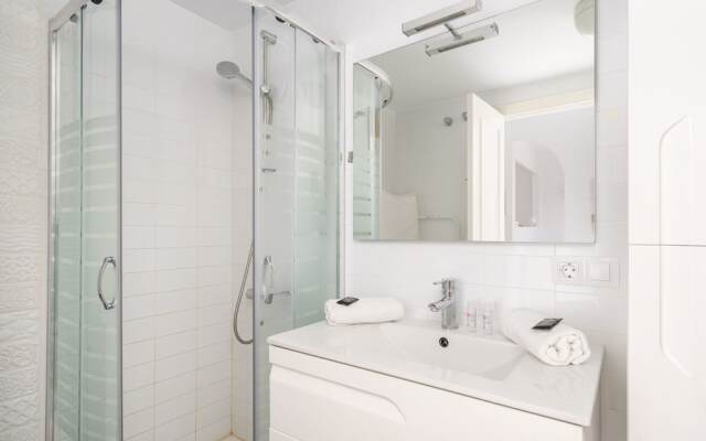 Terrific Bright Apartment with Private Terrace Ref 71