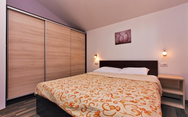 Amazing Home in Liznjan With Wifi and 2 Bedrooms