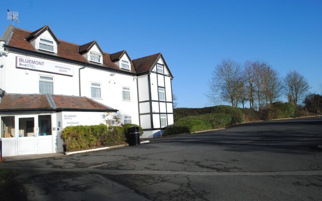 OYO Bluemont Hotel