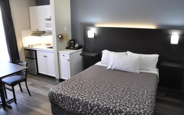 Moonlight Inn and Suites