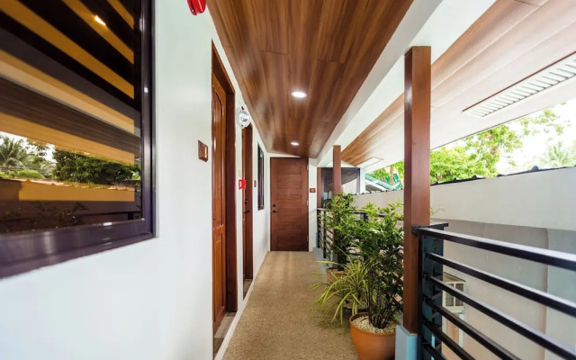 Alona Beach Side Inn