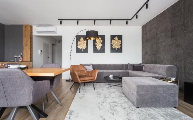 InPoint Luxury City Center Pool & Gym Apartments