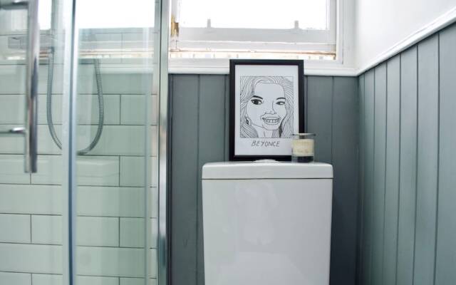 Traditional 2 Bedroom Apartment In Edinburgh