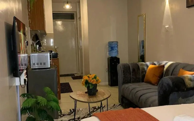 Lux Suites Coral Bells Studio Apartments