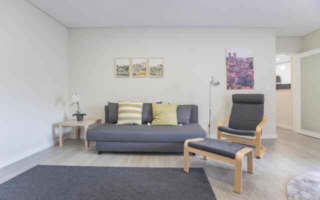 2BR Flat w/ AC & Great Views by LovelyStay