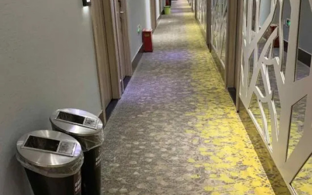 Aixiang Hotel (Shanghai Songhong Road Subway Station)