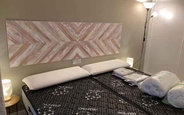 Skol 146C by Completely Marbella