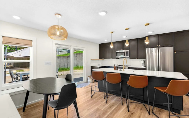 Bearcat Bungalows Two Homes One Rental, Sleep 22