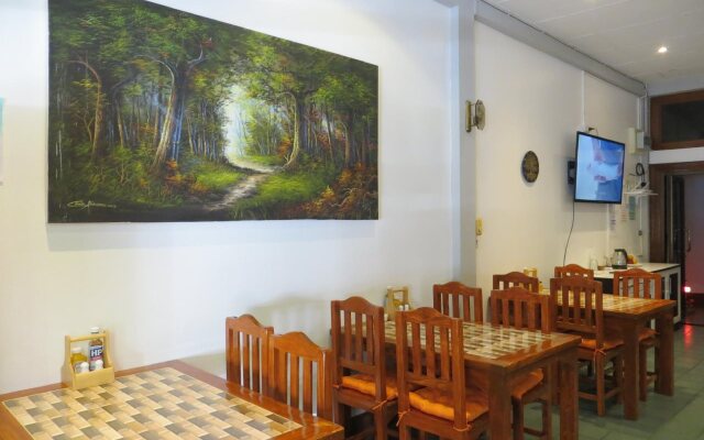 La Maison Verte Hostel