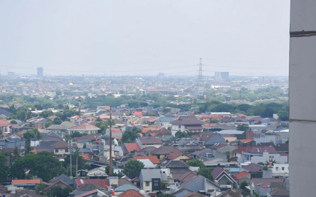 Comfort And Simple 2Br At Bassura City Apartment