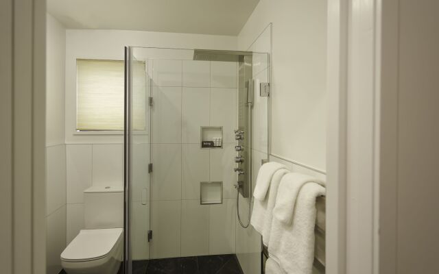 DeLorenzo's Studio Apartments