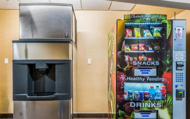 Comfort Inn & Suites Dayton Northwest - Englewood