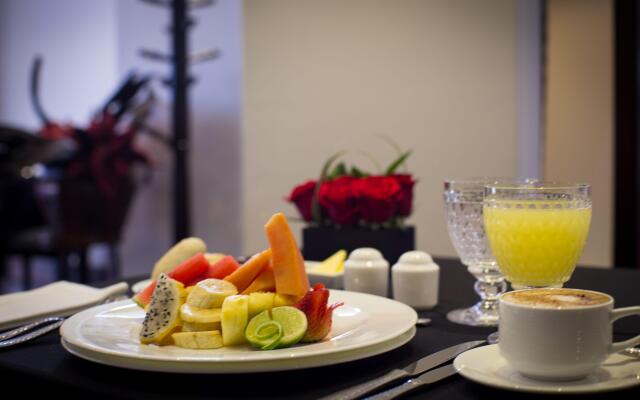 93 Luxury Suites & Residences