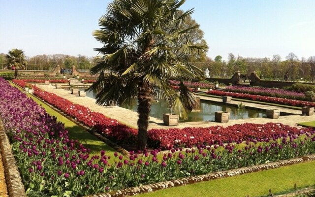 Battersea Dock Hideaway