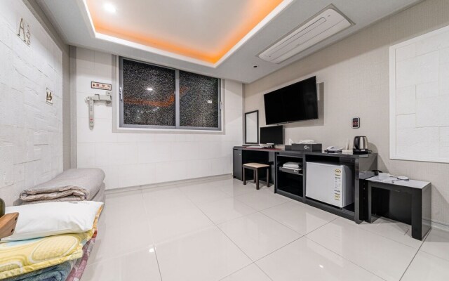 Incheon (Geomdan) Crystal Hotel