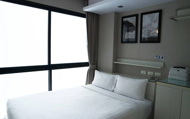 Serenotel Pattaya Beach Front