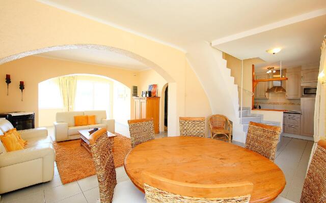 Requesens 166 - Three Bedroom