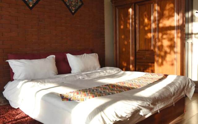 Baicaoyuan Theme Inn