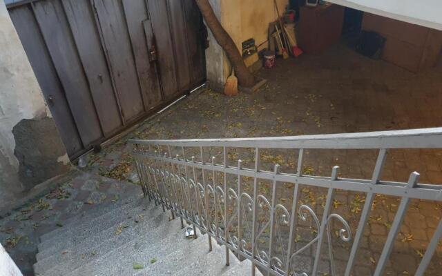 30 Elene Akhvlediani St, Tbilisi