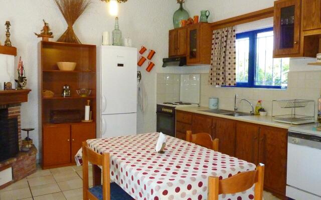 Maros Spitaki in Varipetro