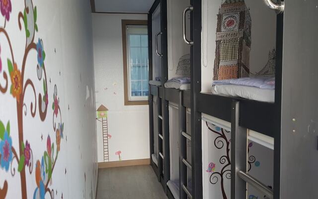 Gangneung Guest House Ocean Capsule
