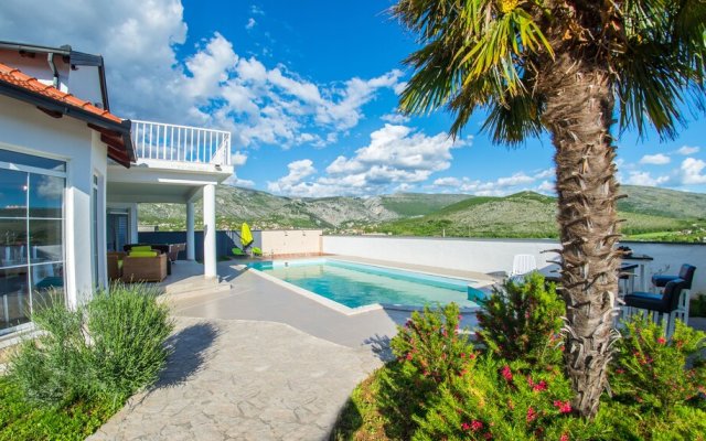 Luxury Villa Horizon