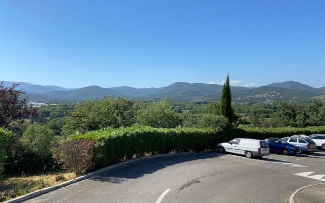 Studio rénové avec piscine proche Saint-Tropez