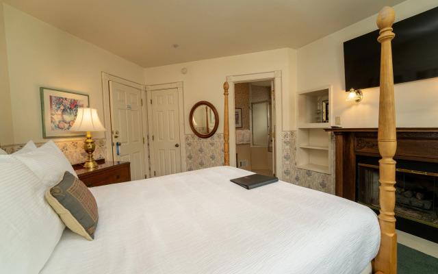 Yelton Manor Bed & Breakfast