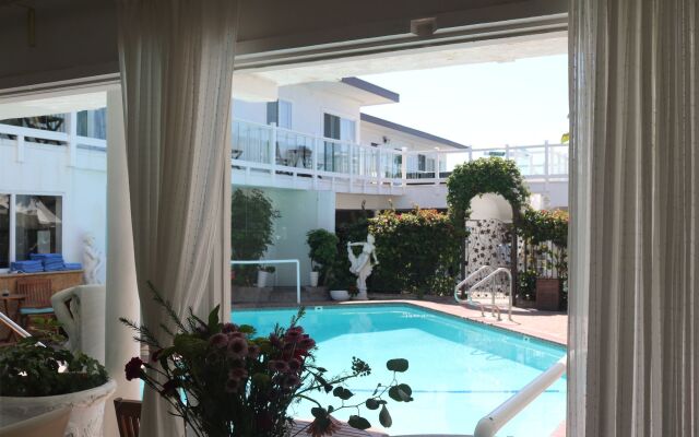 Capri Laguna on the Beach