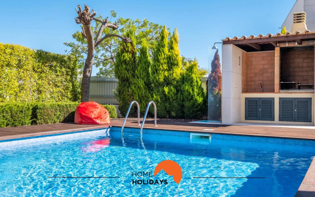 #076 Stunning and Modern Villa Near NewTown, Beach Pool