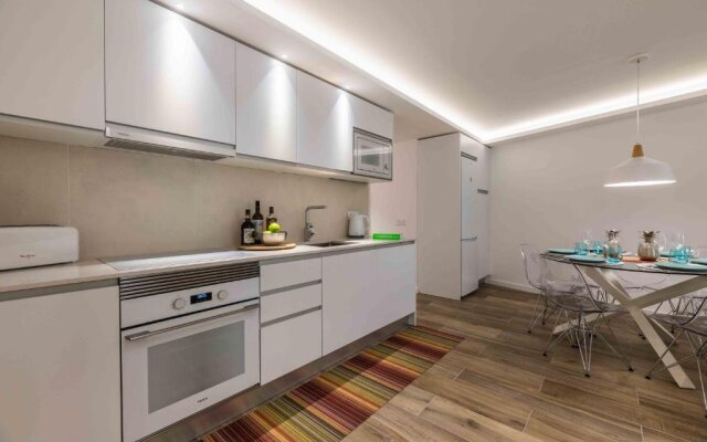 Downtown Albufeira 3-Bedroom Luxury Apartment