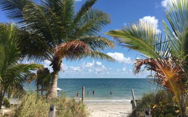 Beach Haus Key Biscayne Contemporary Apartments