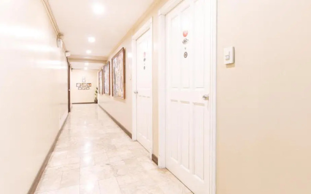 RedDoorz Premium near Greenbelt Makati