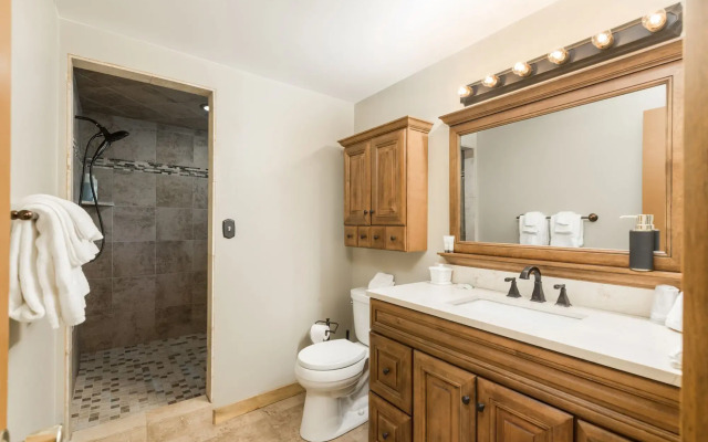 4 Seasons Inn on Fall River