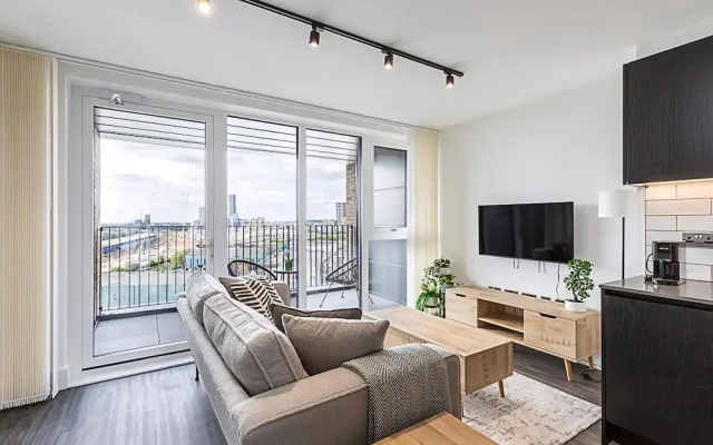 Sky-High Studio with Stunning Views
