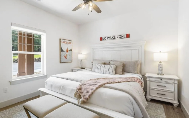 New Lakeside Haven - Picturesque