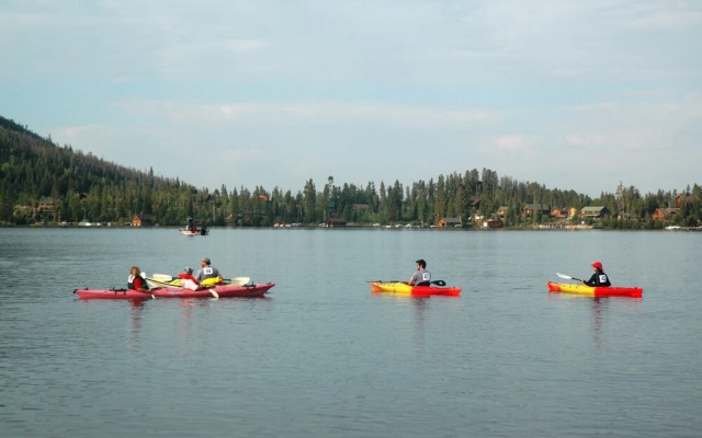 Western Riviera Lakeside Lodging