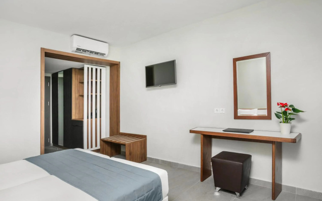Iris Hotel