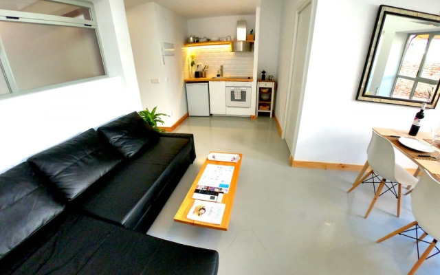 Soleado Piso de Diseño Cerca de Plaza Mayor