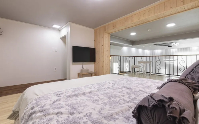 Lim Sea Side Poolvilla Pension