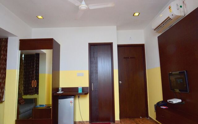 OYO 1030 Hotel Palm View Residency