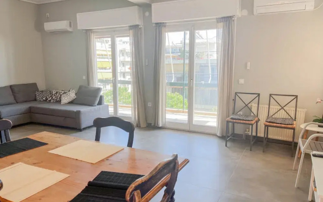 Alimos Sea View Family Apartment